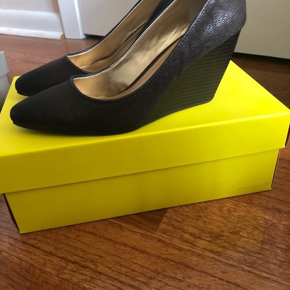 Kenneth Cole Wedged Heels - Picture 5 of 6